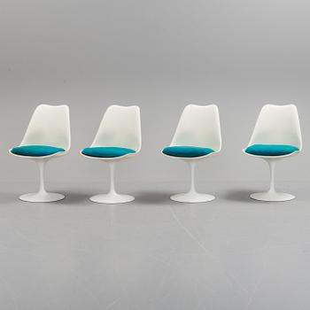 EERO SAARINEN, "Tulip" bord och fyra stolar, Knoll International.