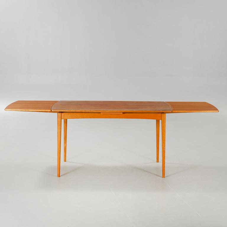 A 1950s dinner table.