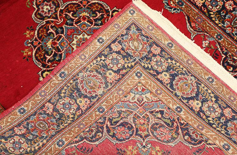 A semi-antique Keshan rug, approx. 160 x 117 cm.