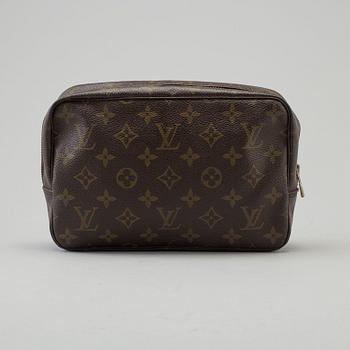A Louis Vuitton "Trousse Toilette 23" toilet bag.