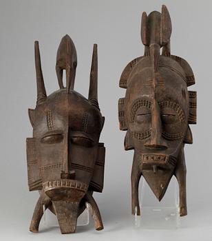 CERMONIMASKER, 2 st, trä, Afrika, 1900-tal.