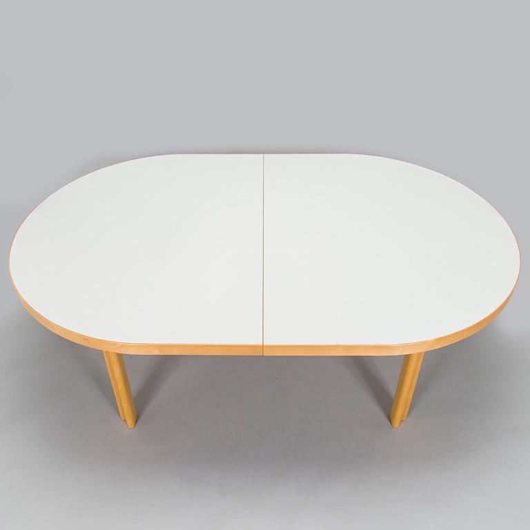 Alvar Aalto, a late 20th century 'H99' dining table for Artek.