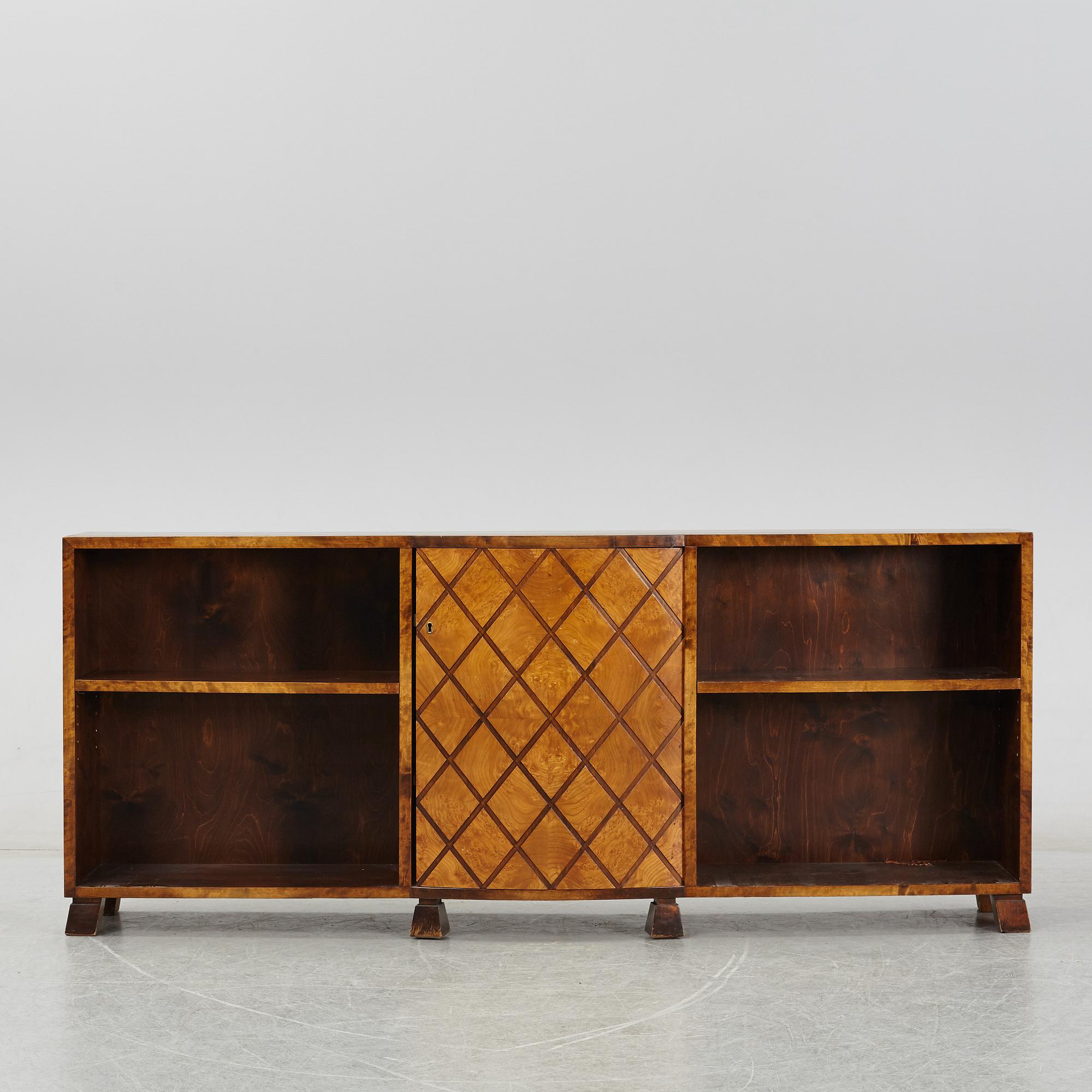 Bokhylla med skåp, 1940-tal.