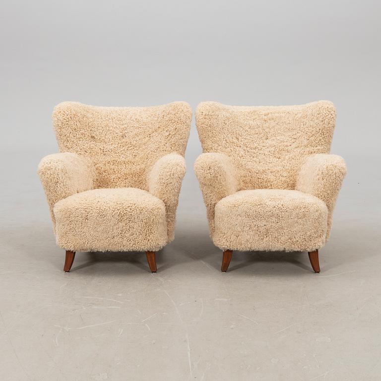 Ilmari Lappalainen, a pair of armchairs, for Asko.