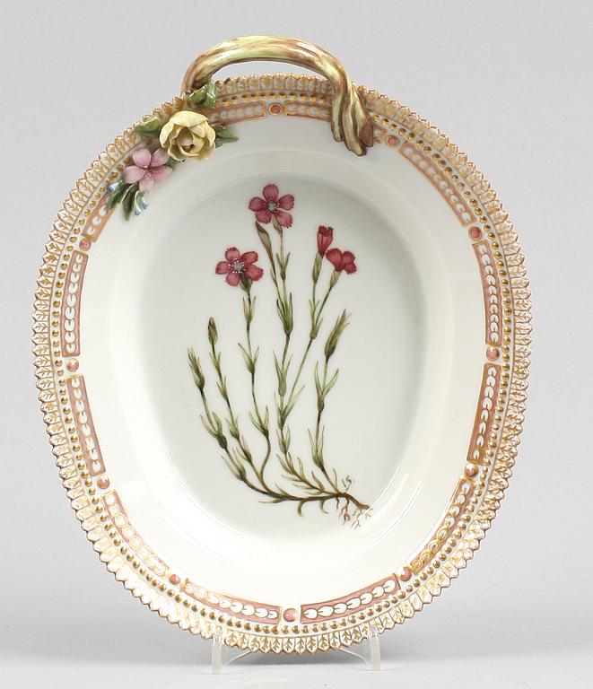 SALADIÈRE samt TALLRIKAR 6+6 st, porslin, "Flora Danica" Hausmalerei, Royal Copenhagen, Danmark.