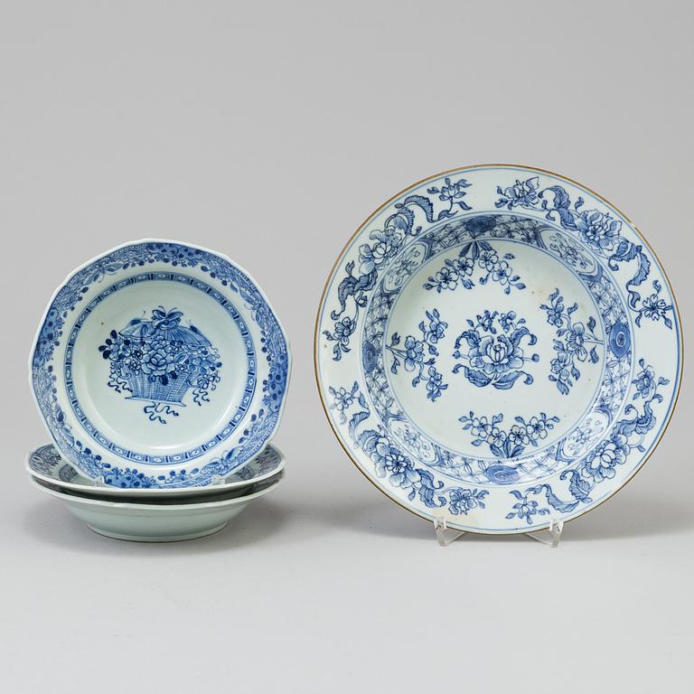 A set of a blue and white dish and three small dishes, Qing dynasty, Qianlong (1736-95).