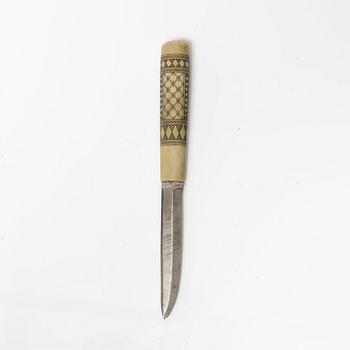 Knife - Elis Bergström, half-horn knife, signed.