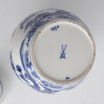 A porcelain urn an a small "Zwiebelmunster" dish, Meissen, Germany, first half of the 20th century.