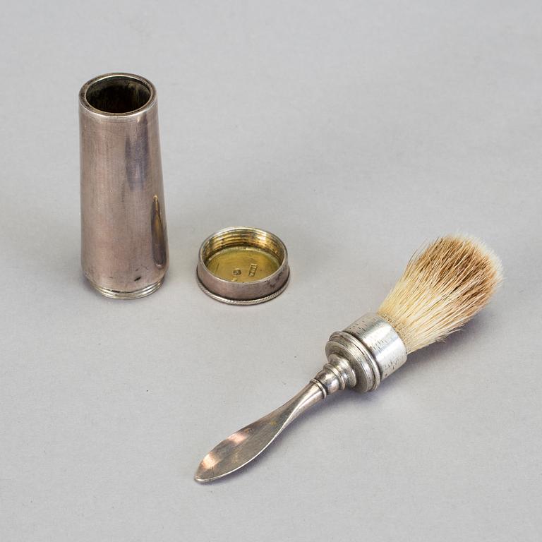 A silver shaving brush by Johan Henrik Lampa in Stockholm 1819. Total weight c. 40 gram.