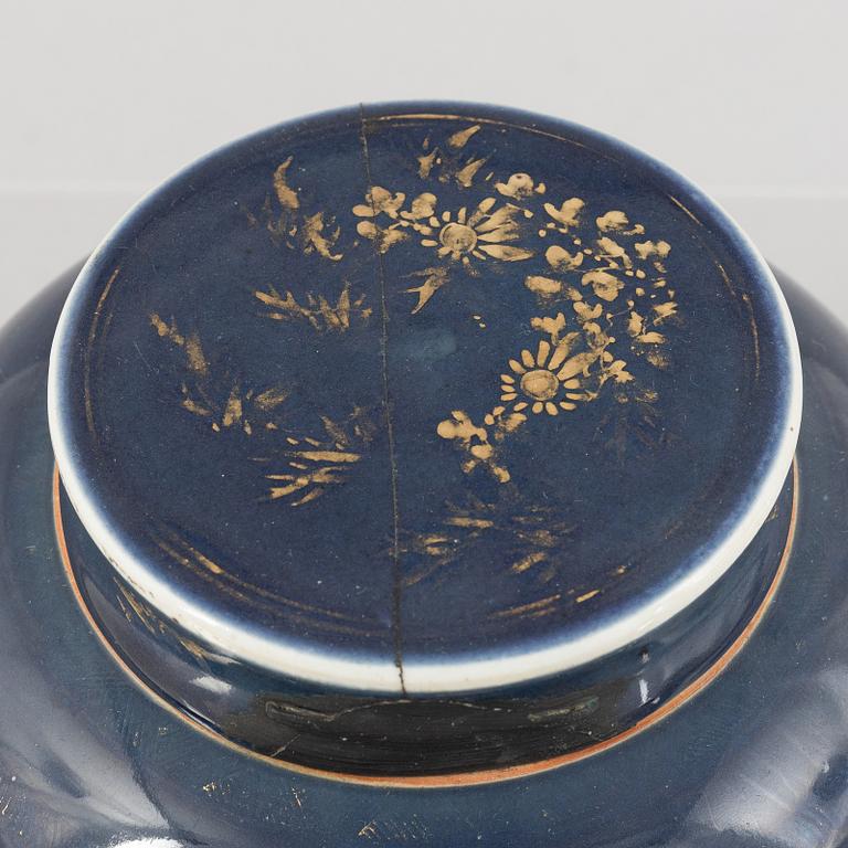 A powder blue pot, Qing dynasty, 18th century.