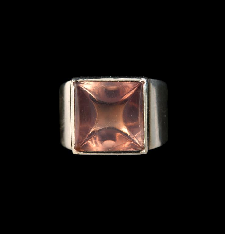 Bertel Gardberg, A RING, silver with rose quartz, N. Westerback, Helsinki 1960. Weight 10 g.