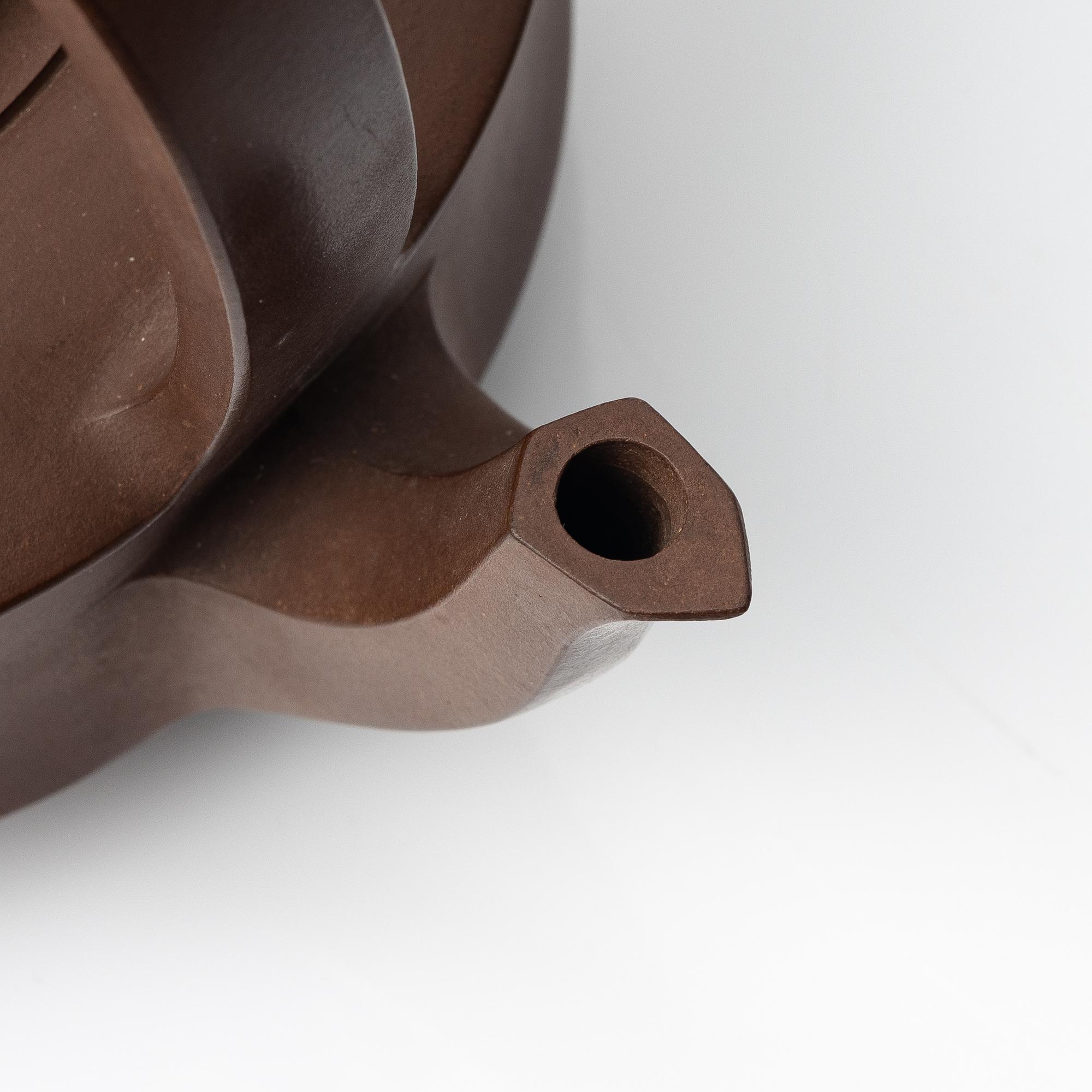 Gu Jingzhou, A Chinese Pianshihu Teapot, Gu Jingzhou.