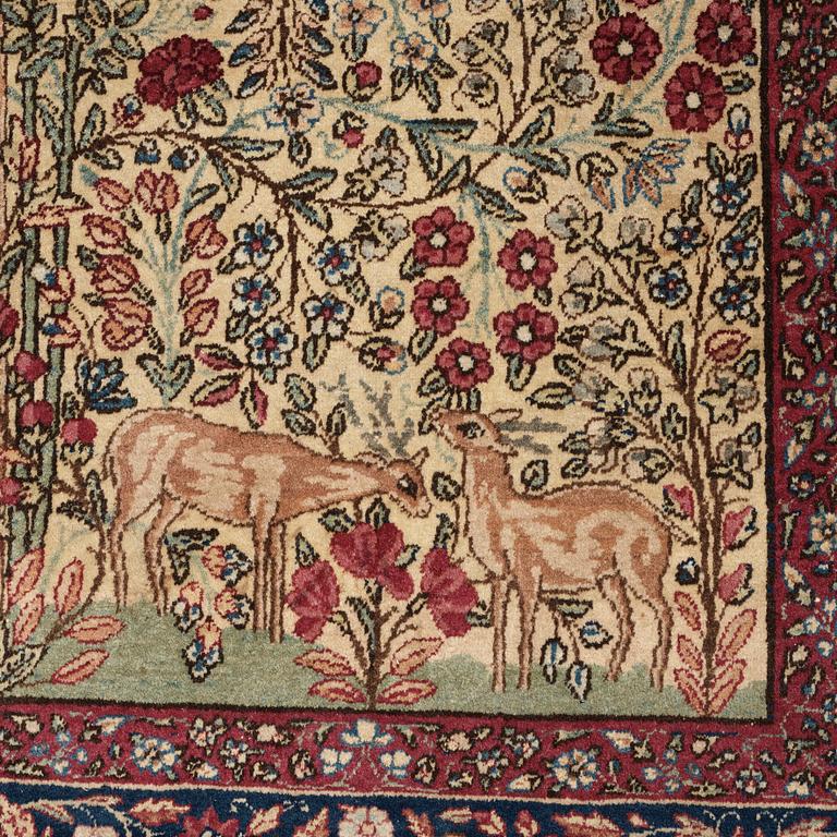 RUG. Semi-antique Kerman Figural. 225 x 141 cm.