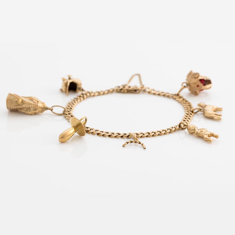 Bracelet 18k gold with charms.