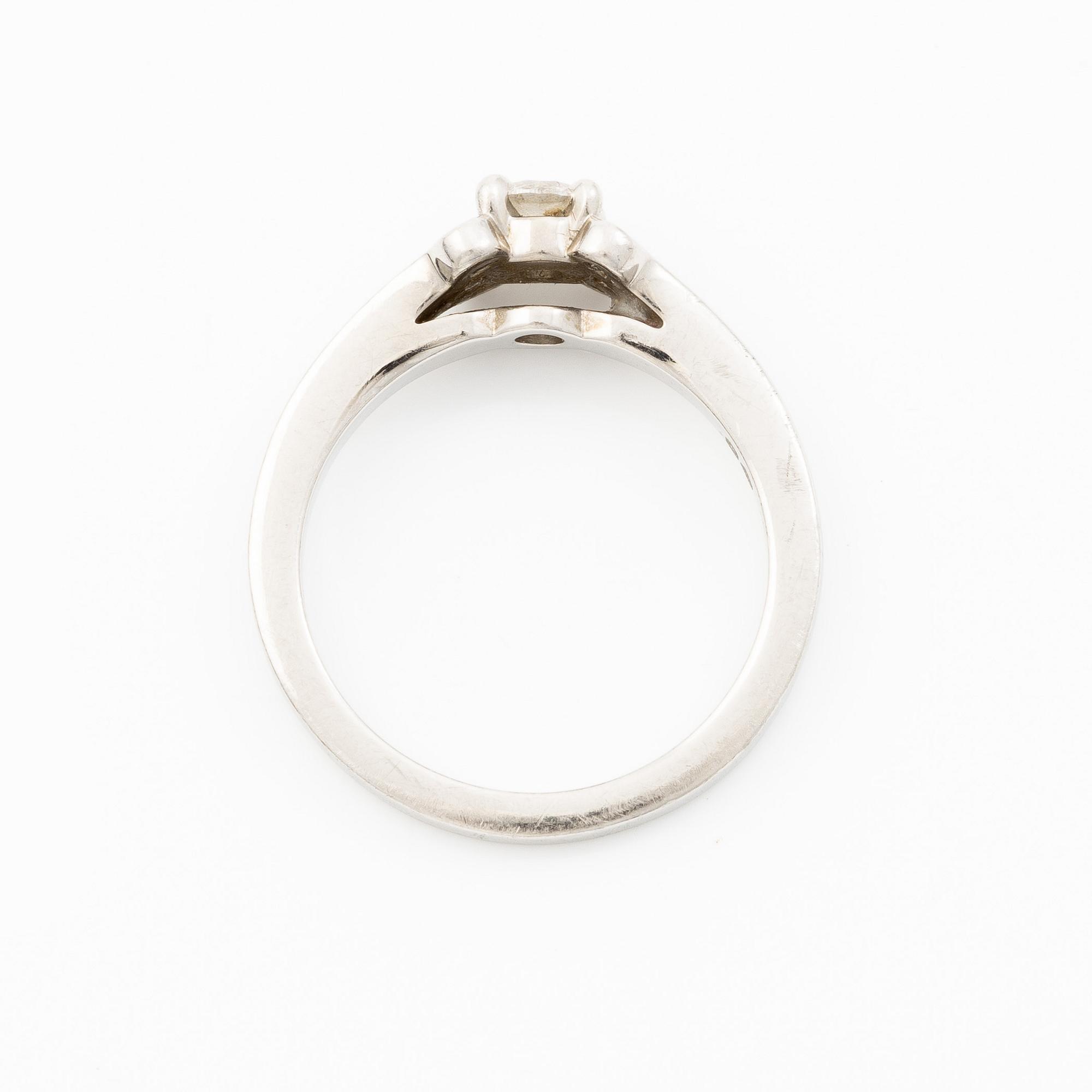 Cartier, ring platinum with round brilliant-cut diamonds.