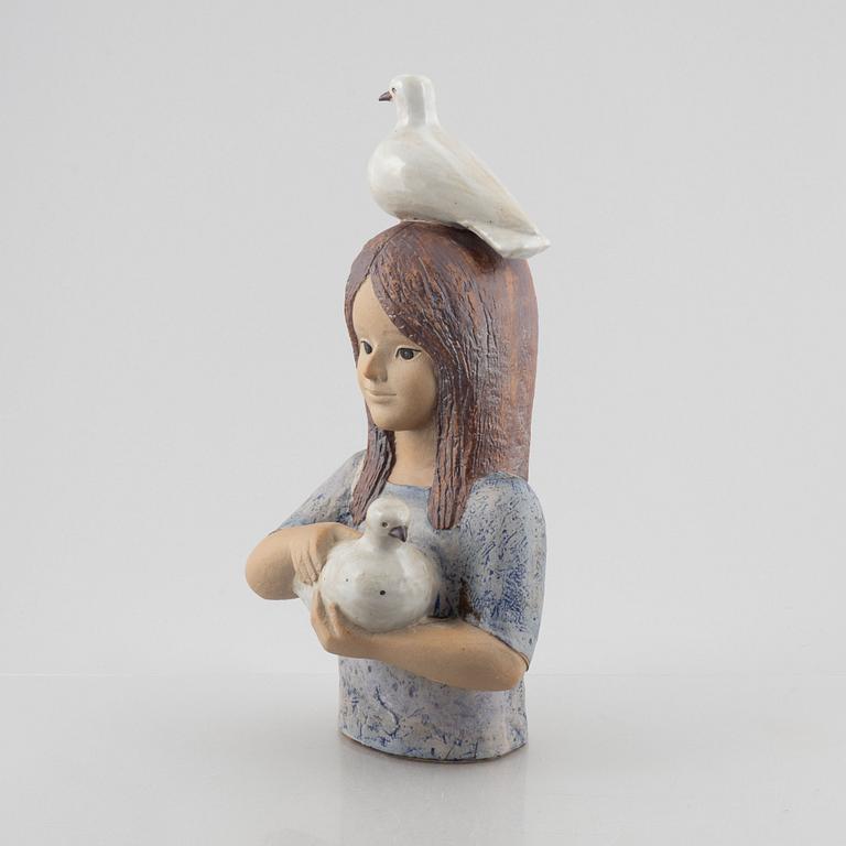 Lisa Larson, skulptur, stengods, "Flicka med duva", Gustavsberg.