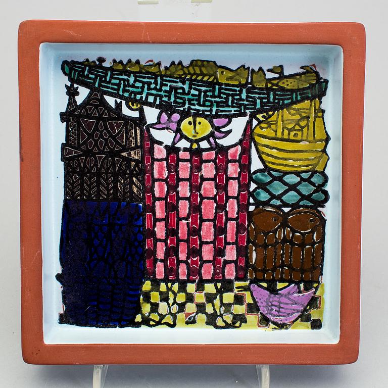 STIG LINDBERG, three "Karneval" faience dishes, Gustavsberg 1950/60s.