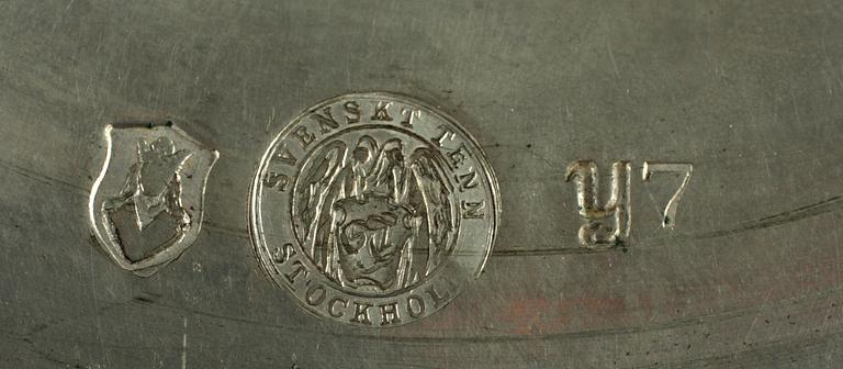 LJUSSTAKAR, ett par, tenn, Firma Svenskt Tenn, Stockholm, 1925.