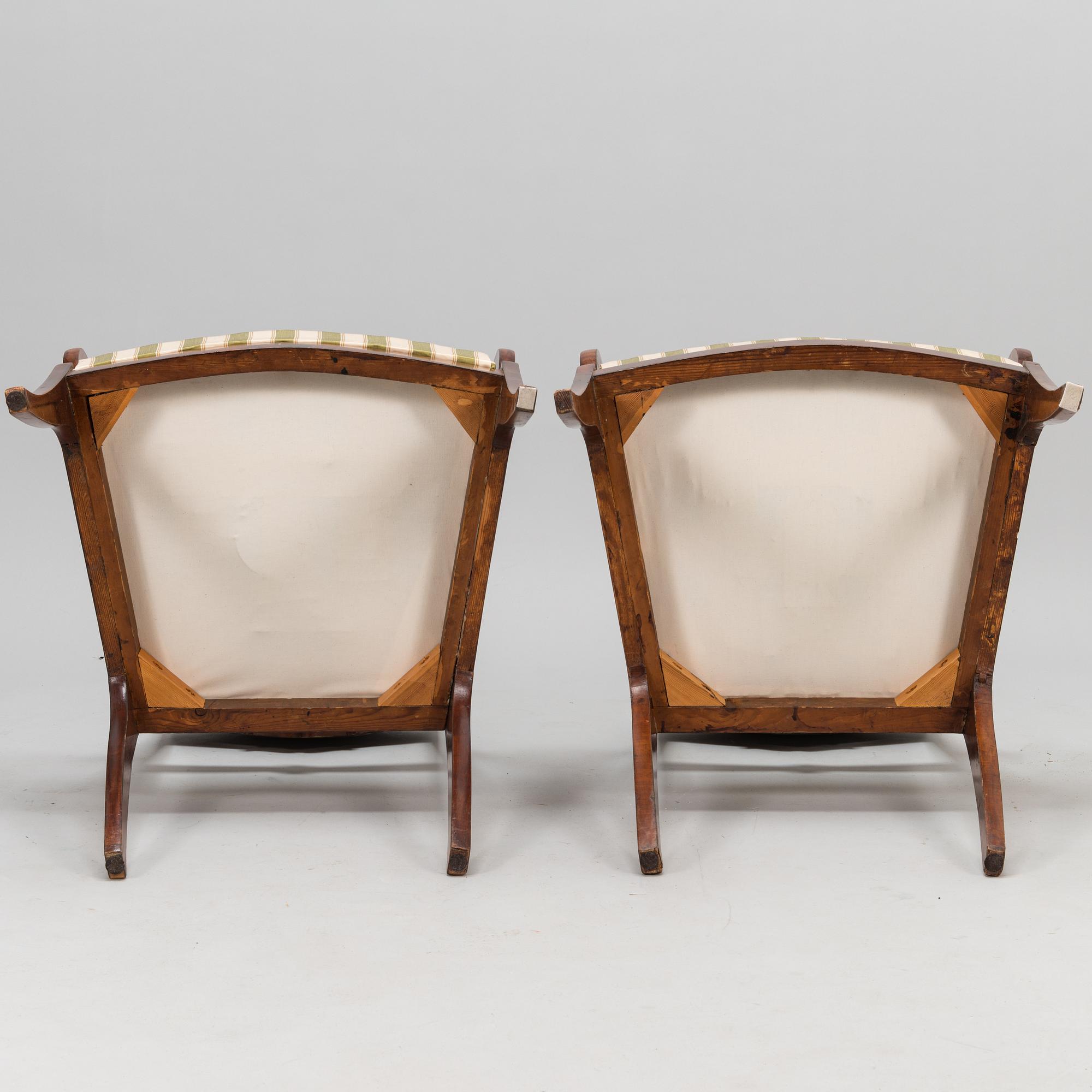Karmstolar, ett par, Ryssland ca 1820-40-tal.