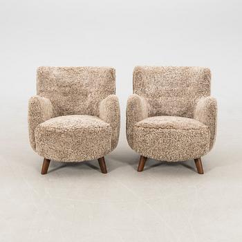 Armchairs, a pair from the mid-20th century.