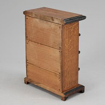 MINIATYRBYRÅ, 1800/1900-tal.