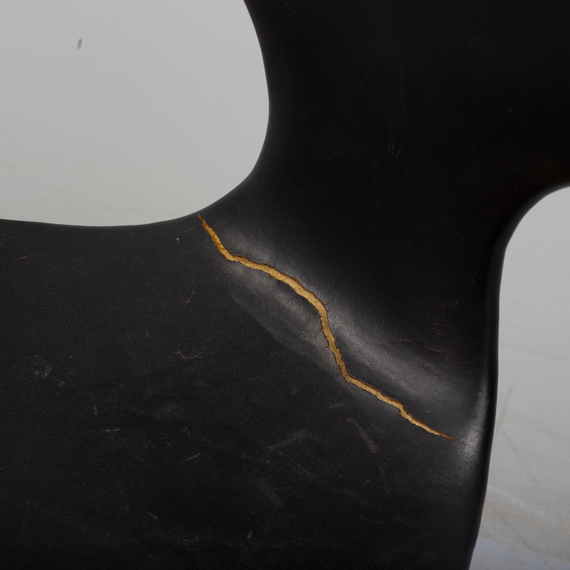 ARNE JACOBSEN, stolar, 2 st, "Liljan/Måsen", Fritz Hansen.