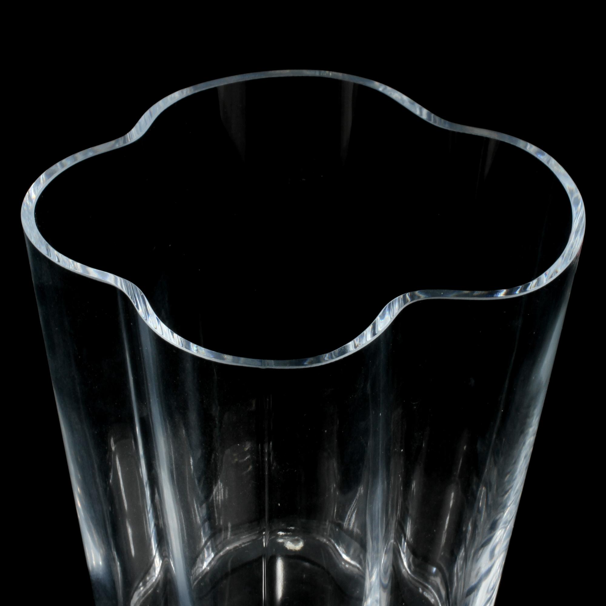 VAS, glas, Alvar Aalto, Iittala, märkt Alvar Aalto Iittala och daterad 2001.