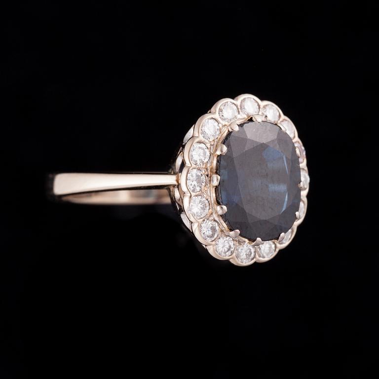 RING, 18K vitguld, safir, diamanter. E. Lindroos. Vikt ca 4,5 g.