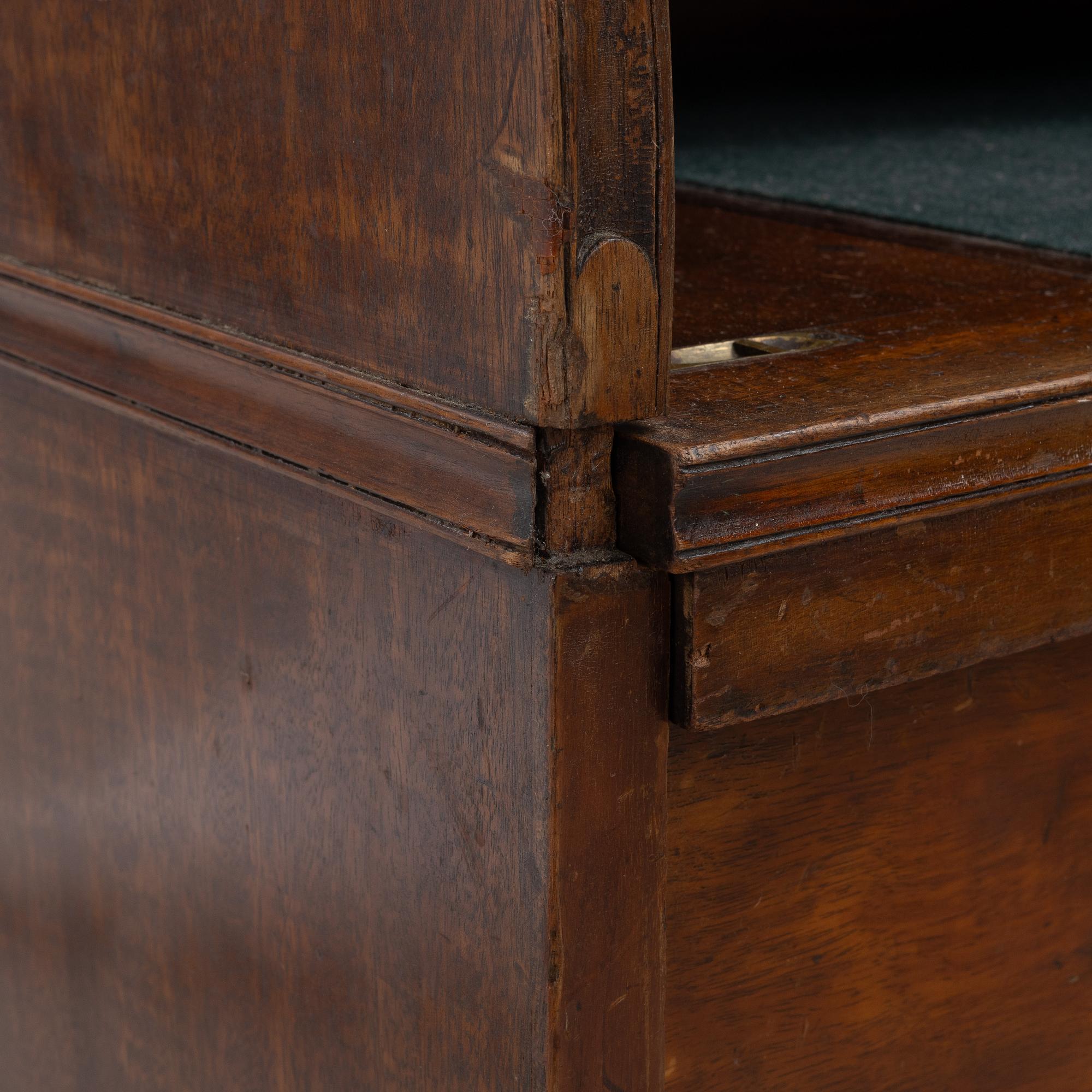 A chest of drawers, 19th Century.