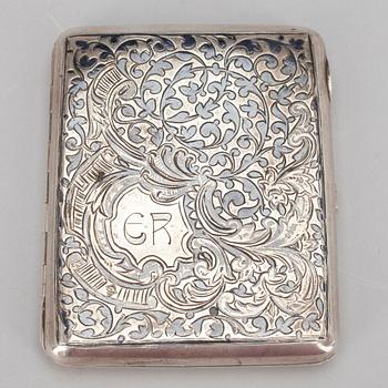 CIGARETTETUI, silver med niello dekor, Ryssland ca 1900. Vikt 121 g.