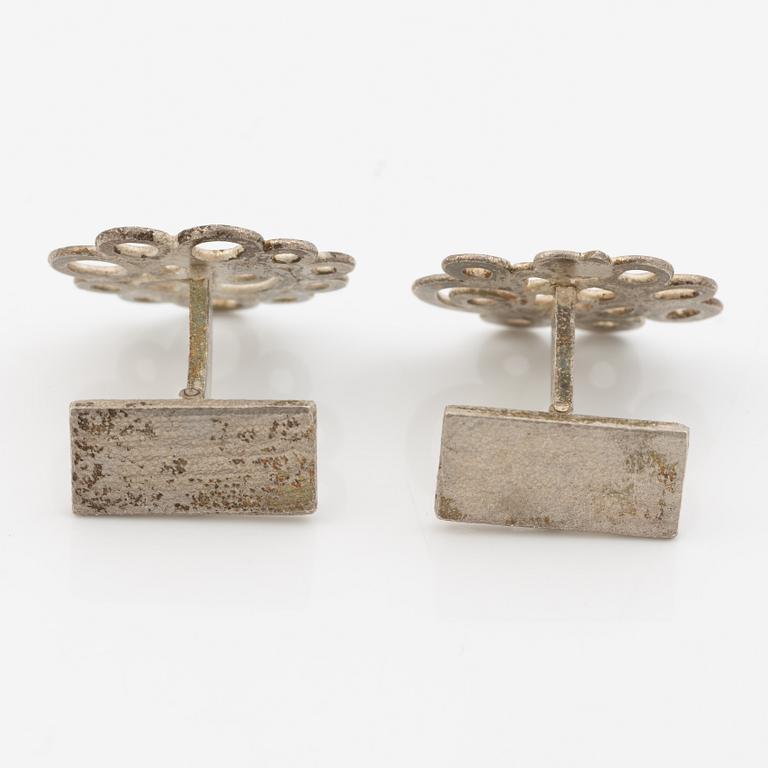 PA Lundahl Terrs, en brosch och ett par manschettknappar silver, Växjö 1966.