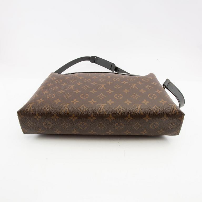 Louis Vuitton, "Porte Documents Jour" bag Spain 2021.
