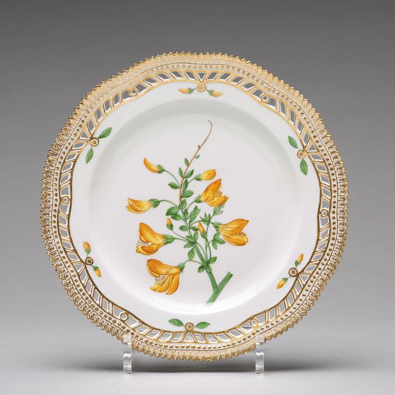 A set of 12 Royal Copenhagen 'Flora Danica' dessert dishes, Denmark, 20th Century.