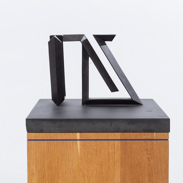 CARL MAGNUS, skulptur, brons, "Pavane II", signerad och daterad -87, numrerad 6/6.