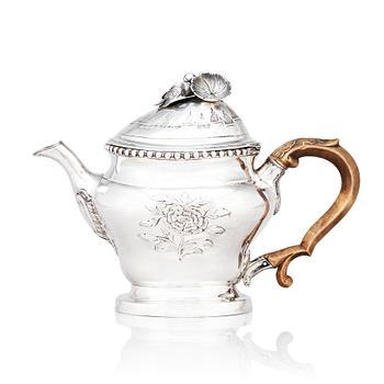 203. A Swedish 18th century silver tea-pot, marks of Johannes Nordgren, Jönköping 1788.