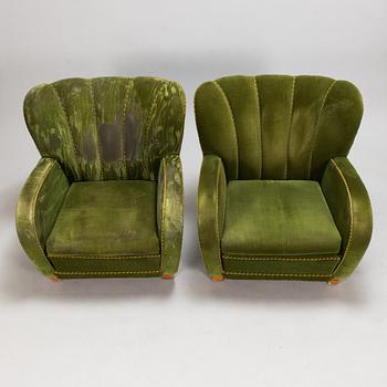 A pair of 1950s armchairs.