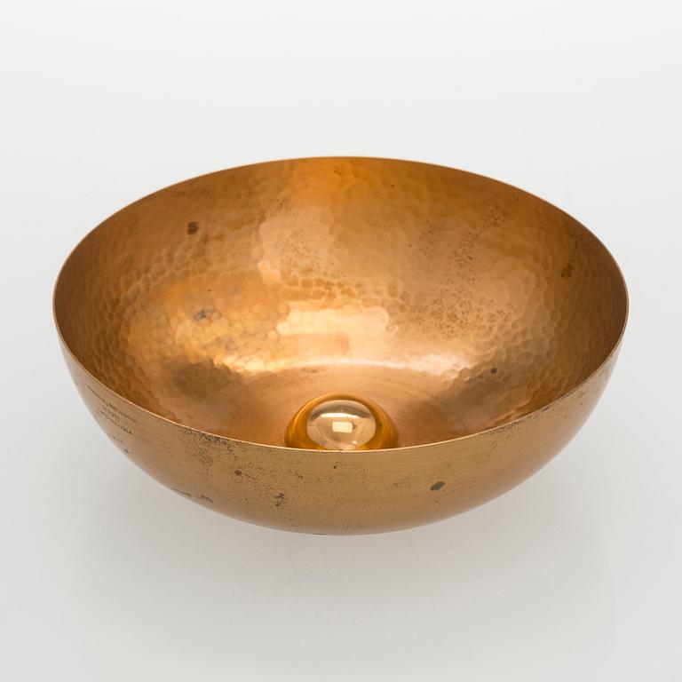 Tapio Wirkkala, Skål, brons, modell TW 476, märkt Design Tapio Wirkkala, Kultakeskus, Made in Finland.