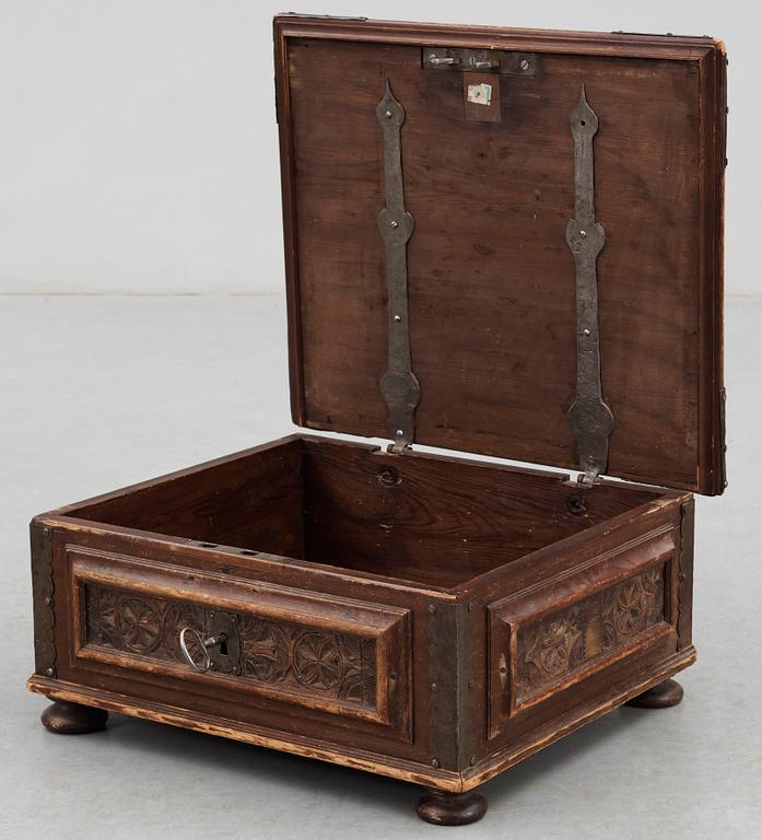 RESESCHATULL, barockstil, främst 1800/1900-tal.