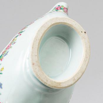 A famille rose sauce boat, Qing dynasty, Qianlong (1736-95).