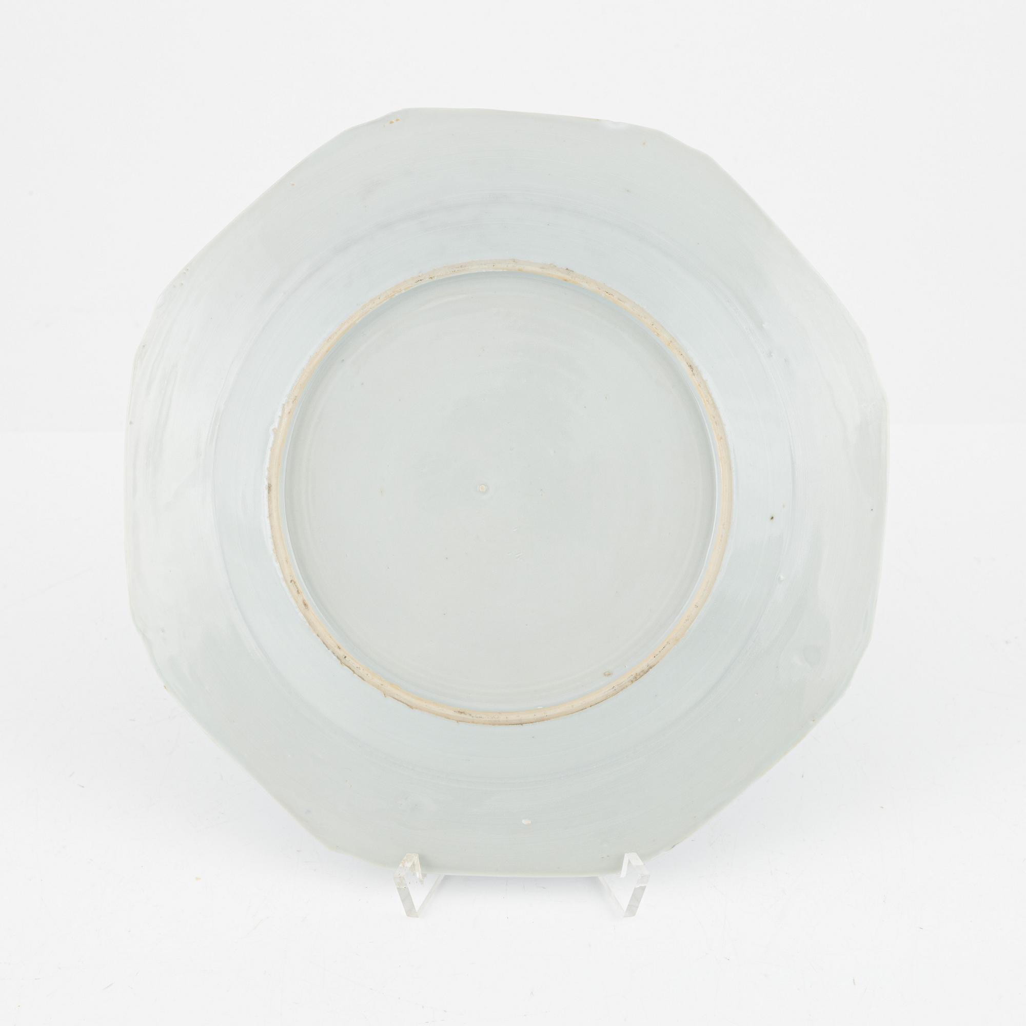 Servisdelar, porslin, 43 st, Kina, Qingdynastin, mestadels Qianlong (1735-95).