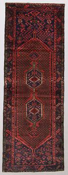 MATTA, Hamadan, ca 290 x 105 cm.