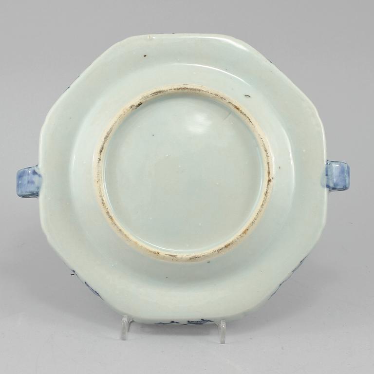 VÄRMEFAT, porslin, Kina, 1700-tal.