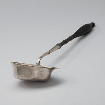 FÖRLÄGGARE, silver, träskaft, benknopp. Gustaf Wallin, Jakobstad 1842.