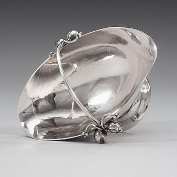 GEORG JENSEN, skål, Köpenhamn 1933-44, sterling. Design nr 235 B,