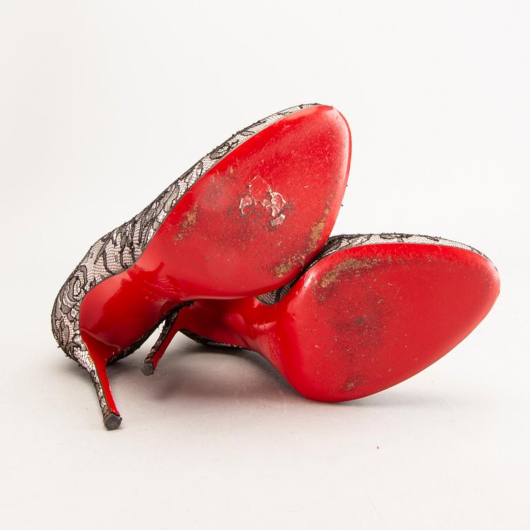 Christian Louboutin, pumps, spets, strl 41.