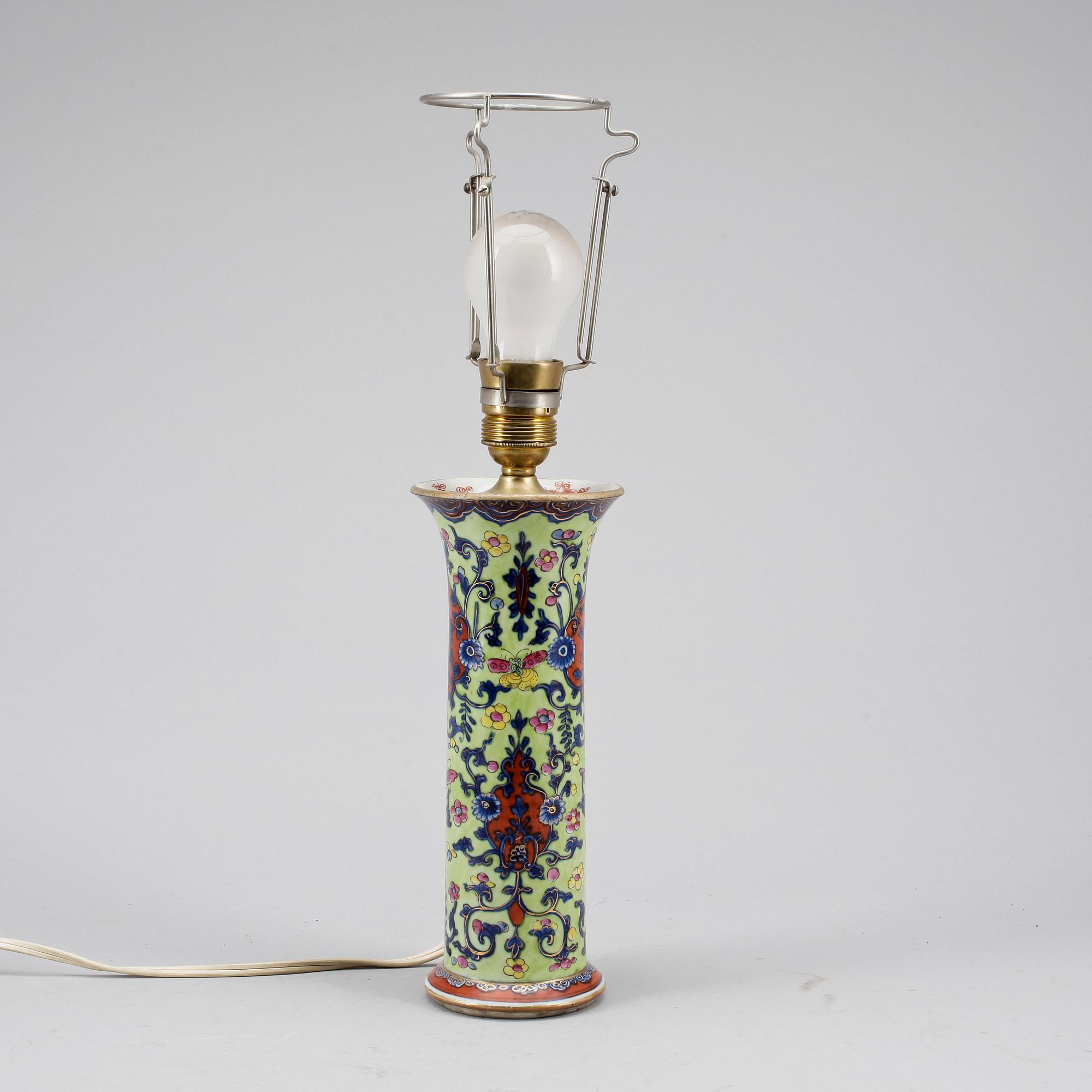 VAS/BORDSLAMPA, porslin, Kina, sekelskiftet 1800/1900-tal.