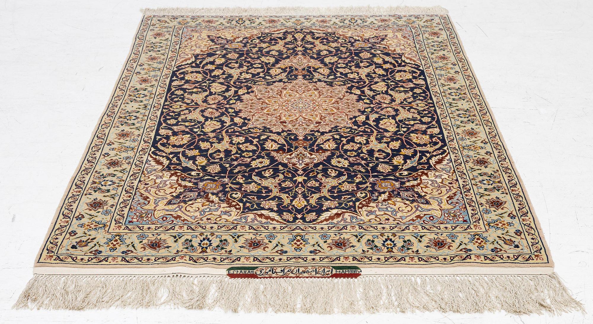 Matta, semiantik Isfahan, centrala Persien, signerad Mamoury, ca 163 x 109 cm.