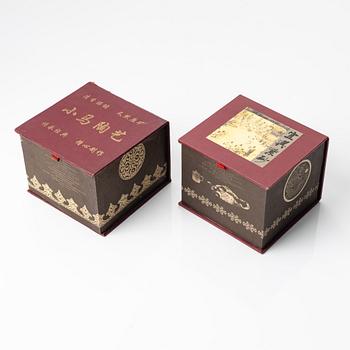 A group of three Chinese yixing teapots, 1970/80s.