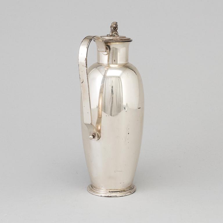 A silver cocktailshaker by C G Hallberg, Stockholm 1938.