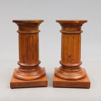 KOLONNER, 1 par, gustaviansk stil, 1900-talets mitt.